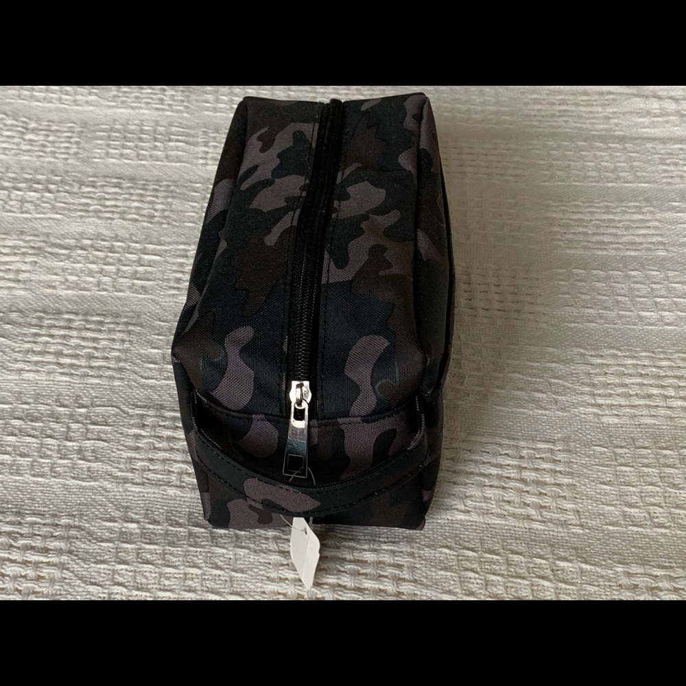 Black / Gray camo bag